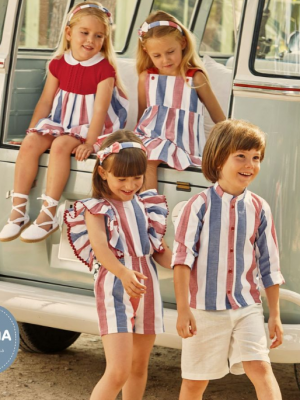 Mono Infantil de Rayas con Volantes y Detalles en Rojo