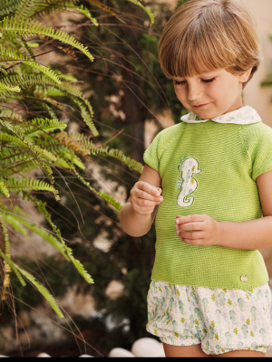Conjunto Infantil Verde con Camiseta Bordada y Short Estampado